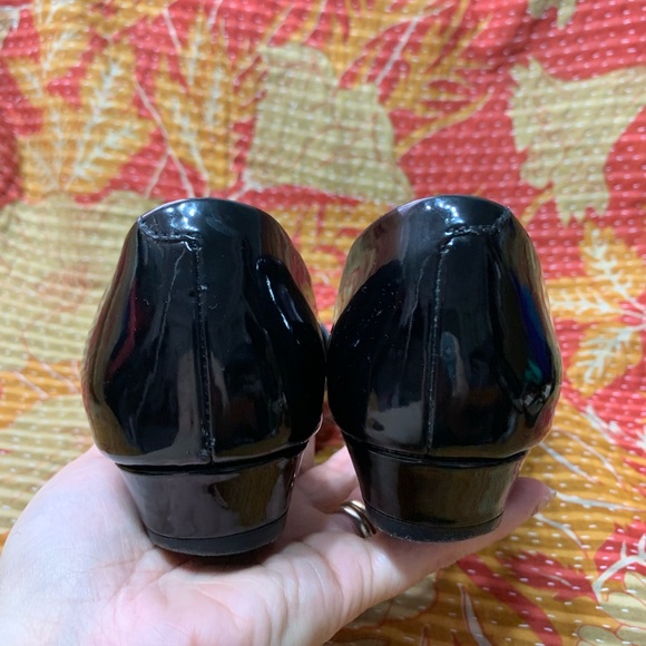 Charles David Black Leather Pointy Toe Cut Flats - Picture 5 of 8